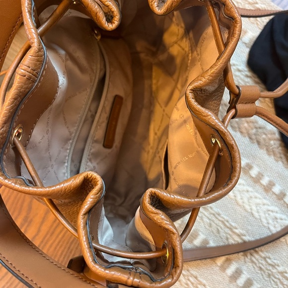 mk bucket bag brown - Picture 3 of 4